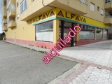Local comercial en Avda. Val Mior